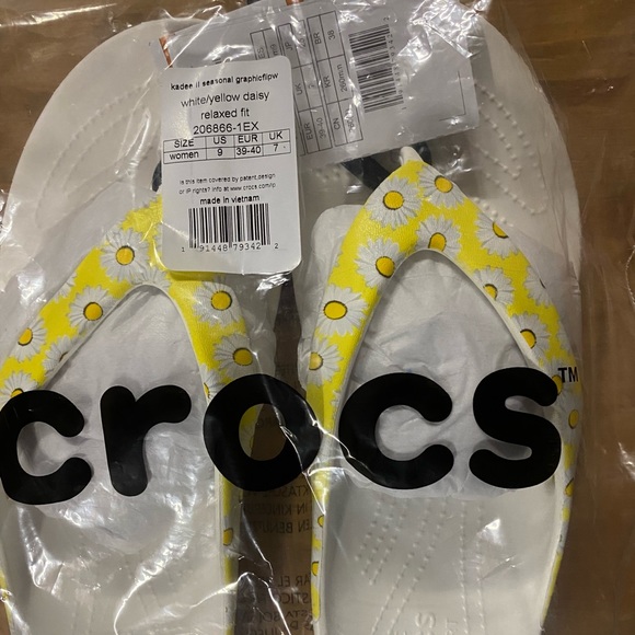 Women’s White Crocs Yellow Daisy Print Flip Flops Sandals Kadee II Flower - Picture 7 of 8
